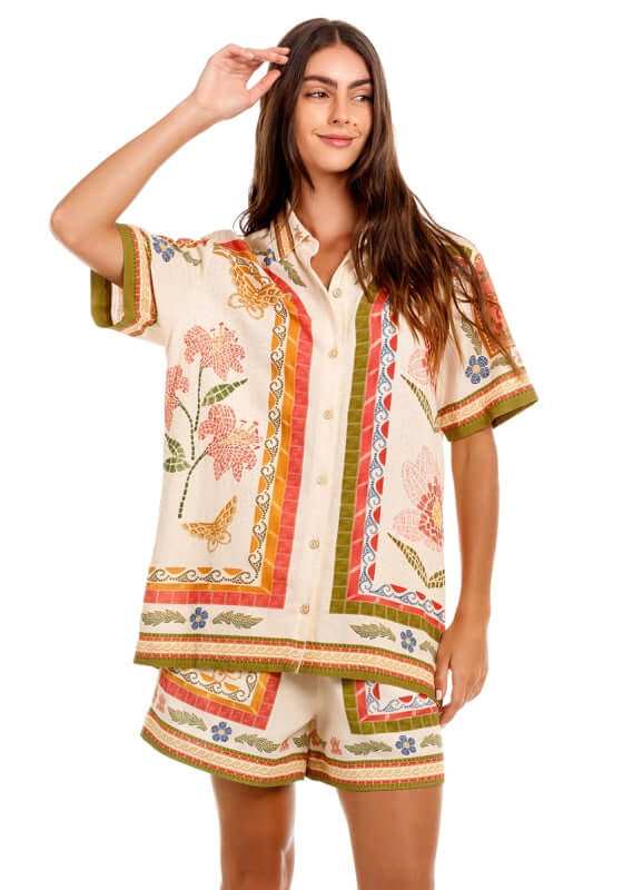 Ali Fiore Beach Shirt by Agua Bendita - Relaxed fit, short sleeves, vibrant floral print for coastal style.
