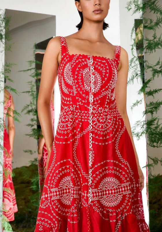 Graba Long Dress Red Nelum by Charo Ruiz, featuring a square neckline and buttoned skirt with elegant ruffles.