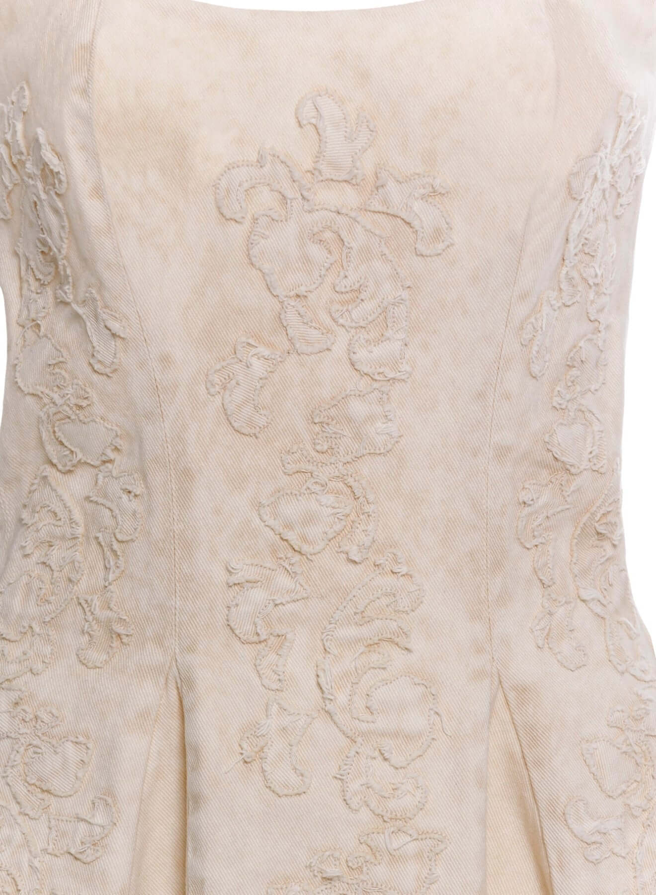 Kristen Sereia Dress by Agua Bendita, close-up of the structured bodice with floral embroidery detailing.