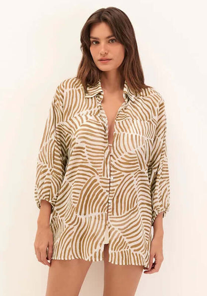 Moana Beach Shirt Nomad by Vix Swimwear, lightweight cotton shirt with a trendy pattern, perfect for beach days.