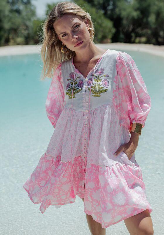 Amber Short Dress White Pink by Piti Cuiti, featuring balloon sleeves and floral print, perfect for seaside gatherings.